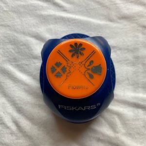 Fiskars paper punch: flowers